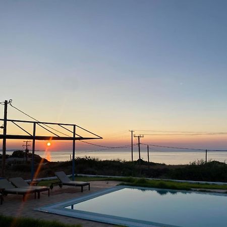 Cristelia Seafront & Pool Villa Lakhania Eksteriør billede