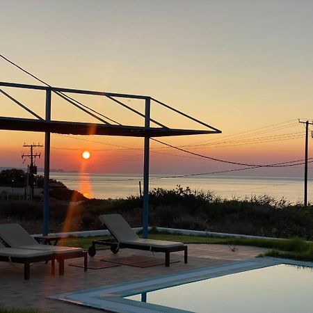 Cristelia Seafront & Pool Villa Lakhania Eksteriør billede