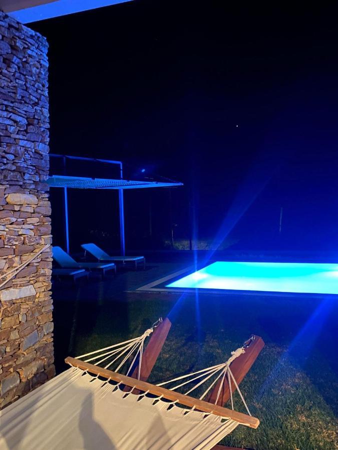 Cristelia Seafront & Pool Villa Lakhania Eksteriør billede