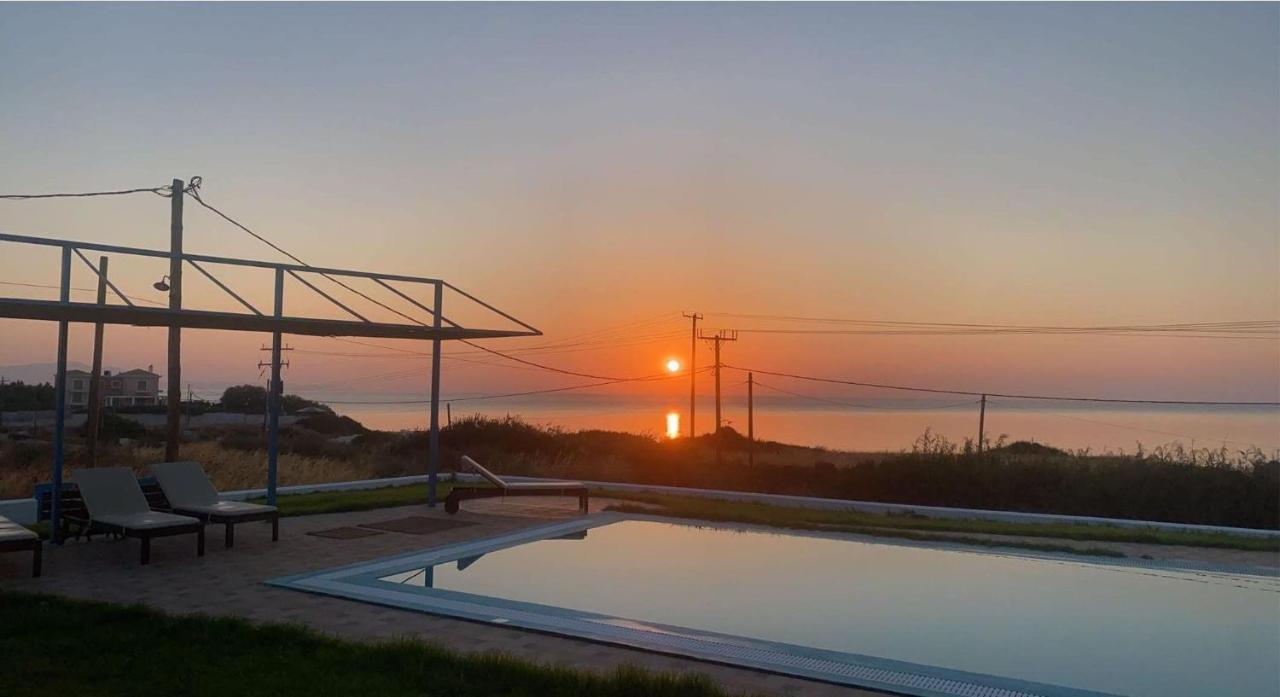 Cristelia Seafront & Pool Villa Lakhania Eksteriør billede