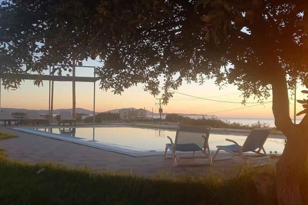 Cristelia Seafront & Pool Villa Lakhania Eksteriør billede