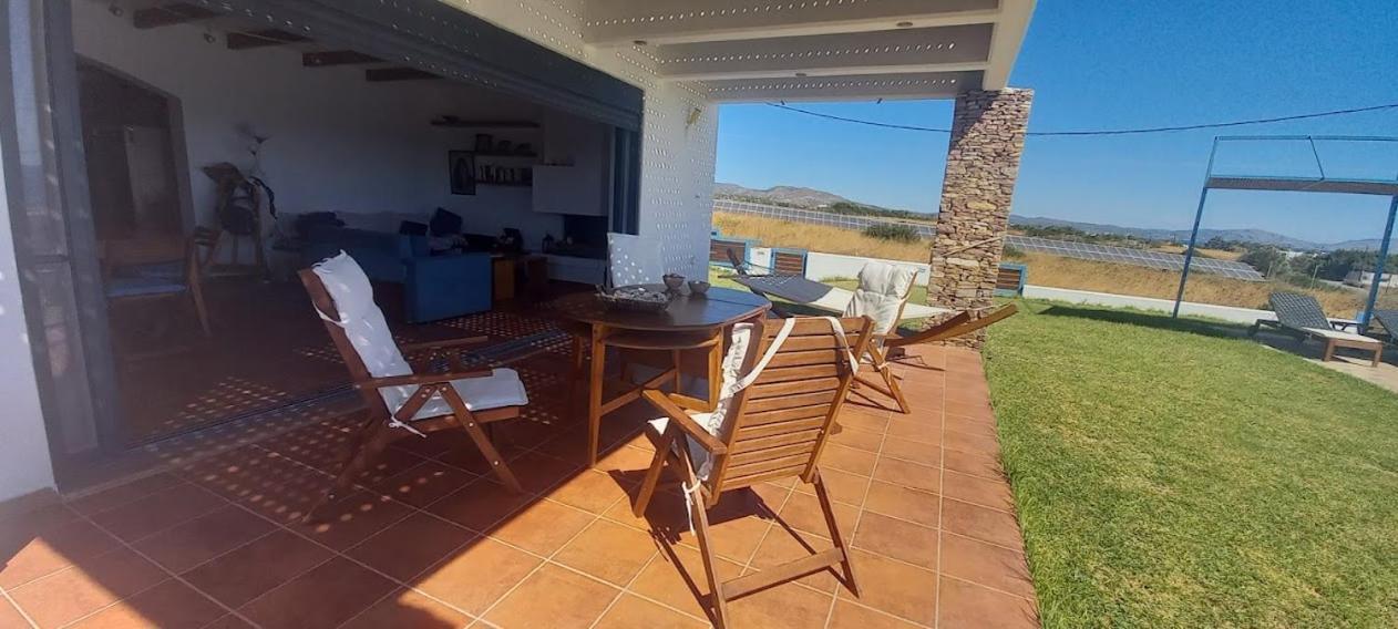 Cristelia Seafront & Pool Villa Lakhania Eksteriør billede