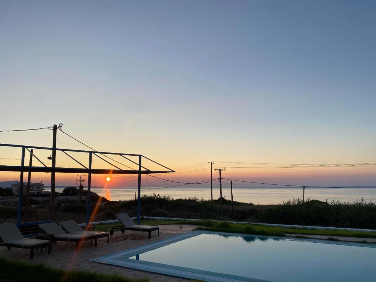 Cristelia Seafront & Pool Villa Lakhania Eksteriør billede